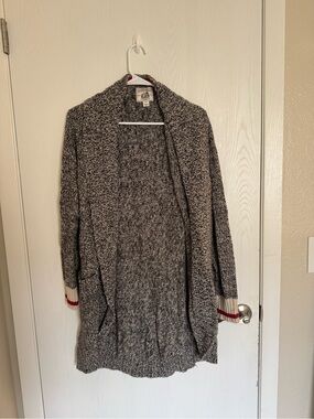 Cozy Marled Gray Open-Front Women's Cardigan with Red Accent